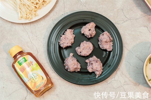 你做的自制章鱼丸，和饭店大厨相比，只差这一步