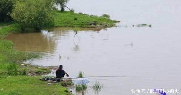 暴雨|夏季一来，暴雨涨水怎么钓鱼？按我说的这几点做，不愁鱼儿不上岸