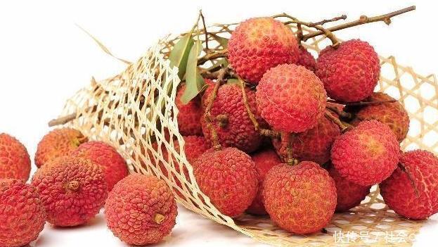 睡觉时|当你晚上睡觉时，喝一杯，会使你的皮肤变白，并为肝脏洗个澡