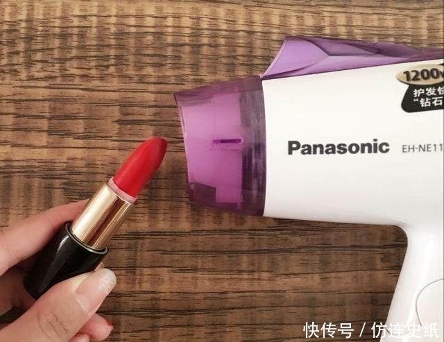 润唇膏|女人涂不涂口红,差距竟这么大?学会这几招,不沾牙沾杯更不脱色