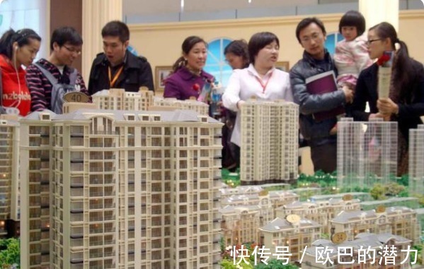 差价|买房不足15天降价32万,购房者要求“补差价”,开发商是否该妥协