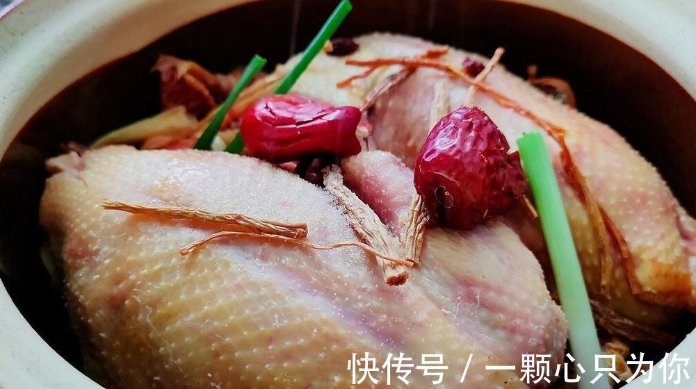 俗话“一鸽胜九鸡”，炖鸽子汤牢记“3放2不放”，汤鲜味美不腥气