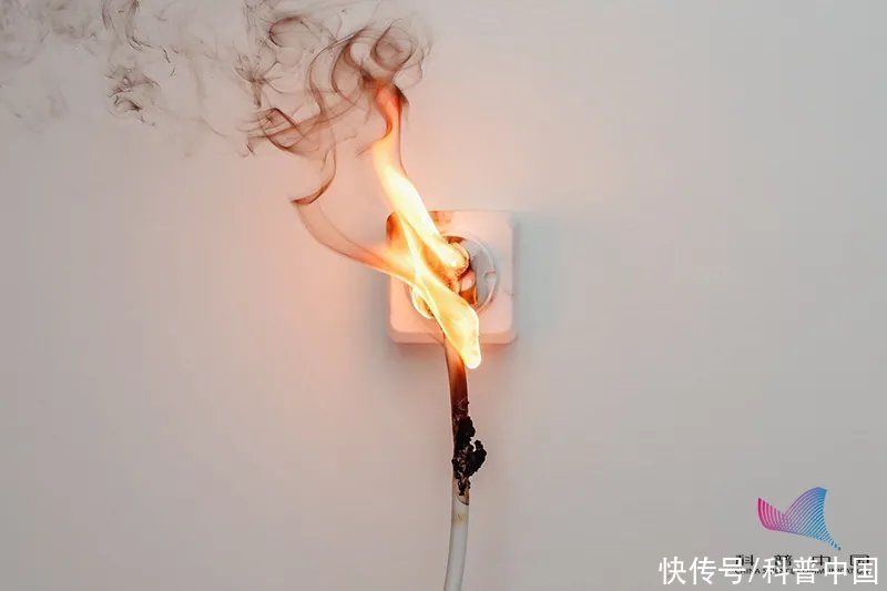 万用|注意！这种＂万能插座＂早已被禁，你家还在用吗？
