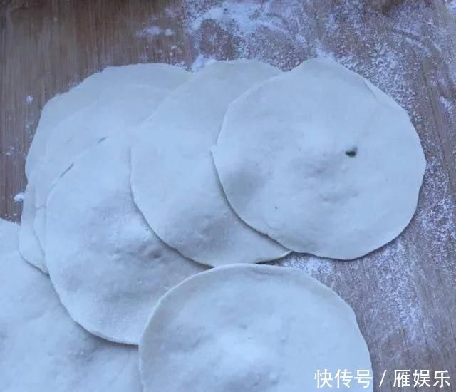 底脆皮软馅香的三鲜水煎包,这么做才好吃