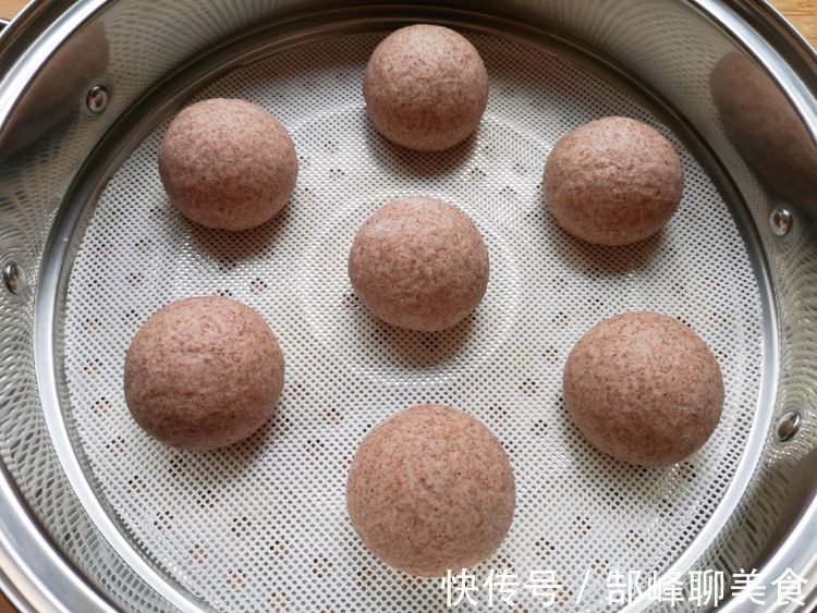 面团|零失败的黑麦粉馒头,营养美味,低脂健康,吃到饱也不怕长肉