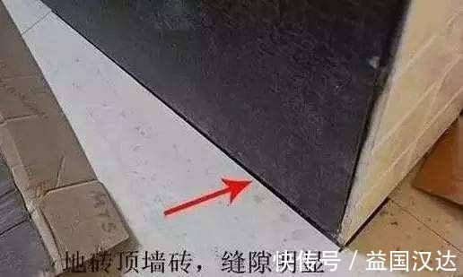 做功课|卫生间贴瓷砖时,我说要“墙砖留空一排”,师傅一听遇到行家了
