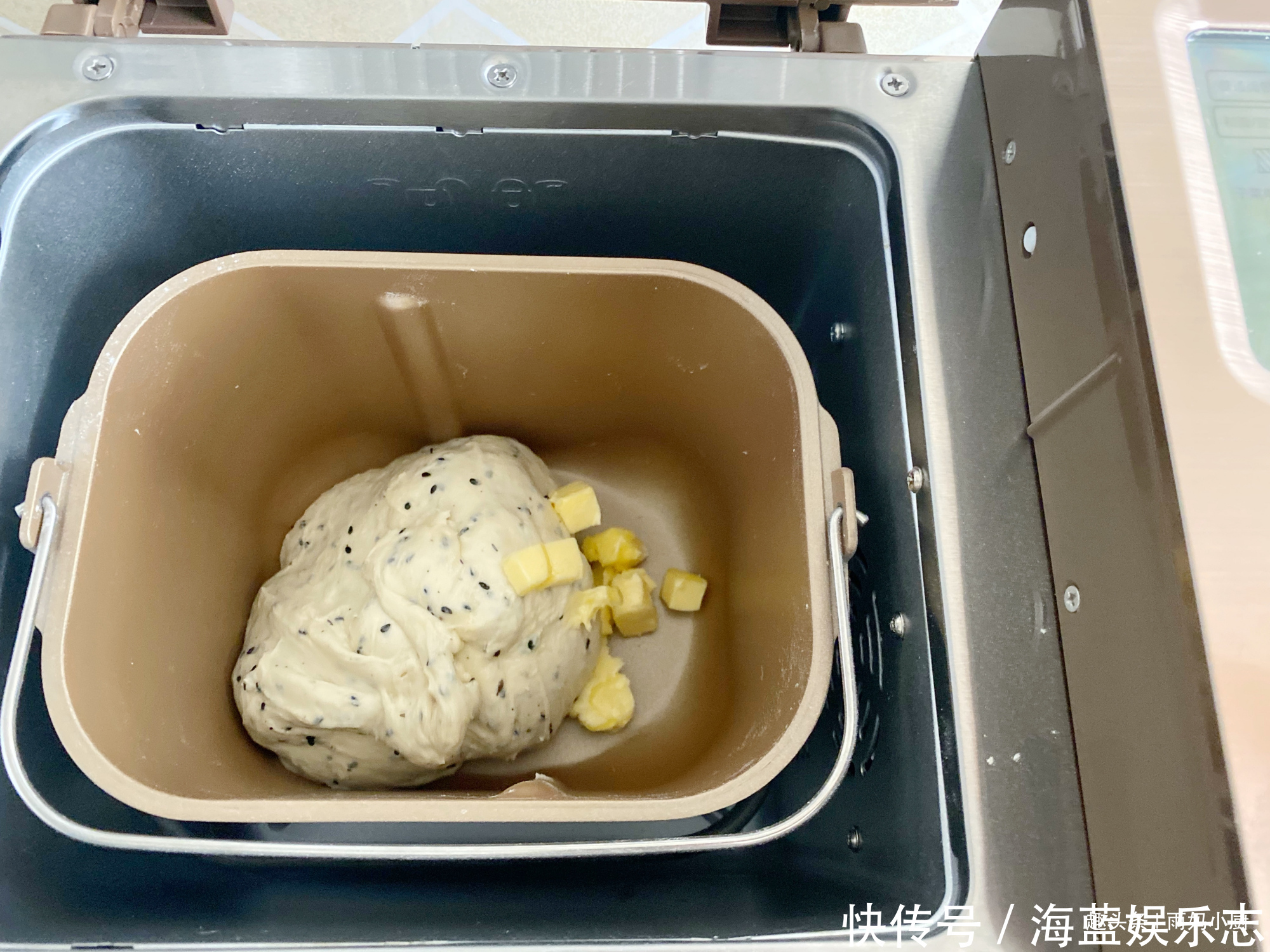 试试|做面包别只会用面包粉了,试试加点它,口感Q弹又松软,层层拉丝