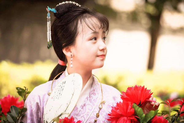 宝玉#林黛玉和薛宝钗都是糊涂人，《红楼梦》里的人间清醒：竟是一个村姑？