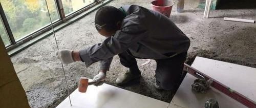 工人|贴瓷砖要注意哪些问题？学会之后再去监工，工人再也不敢偷工减料