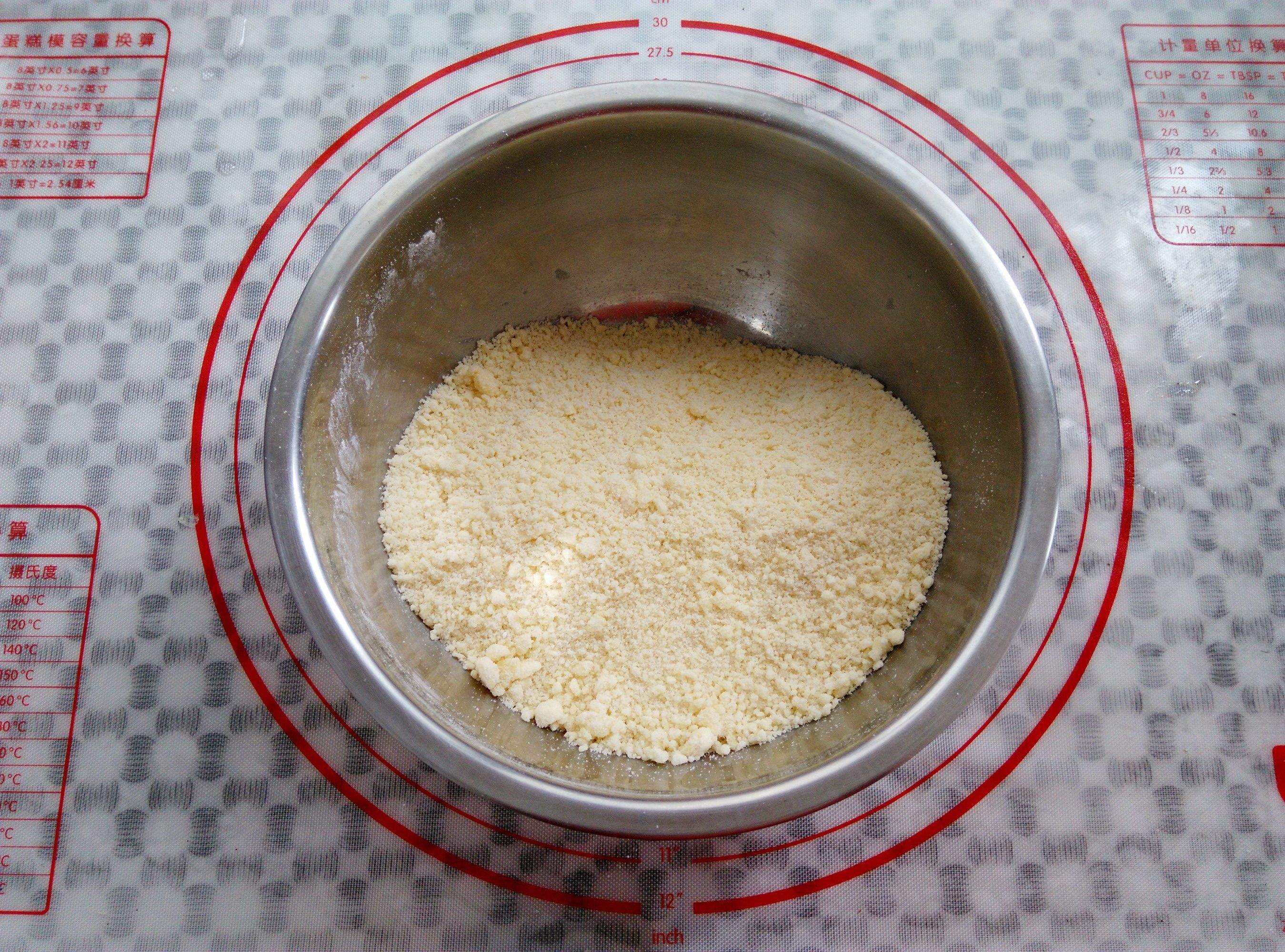 婆婆收了个32斤的大南瓜,我用它做南瓜派,香甜细腻比蛋糕还好吃