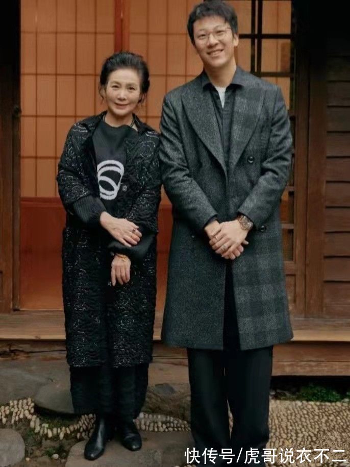 乐福鞋|冬季穿“呢大衣”更优雅，瞧这位60+素人奶奶，每套造型都显气质