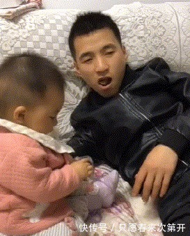 |搞笑GIF：人山人海， 挤公交或者挤地铁都有这种感觉