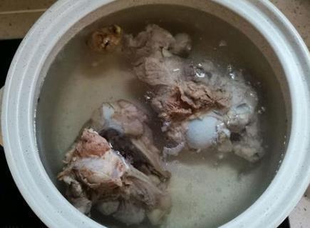 冬天进补，要多喝这道汤，比鸡汤有营养，常喝滋补强身，舒服过冬