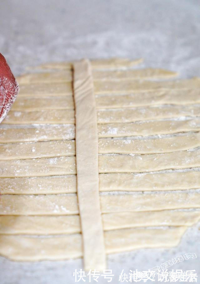 苹果的这个吃法太棒了,外酥里嫩又香甜,关键是做法简单不用和面