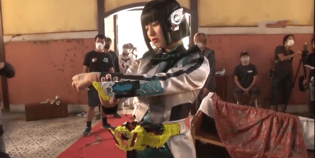 花絮|假面骑士零一外传花絮，或人现场教伊兹变身，伊兹瘦脸回归超可爱