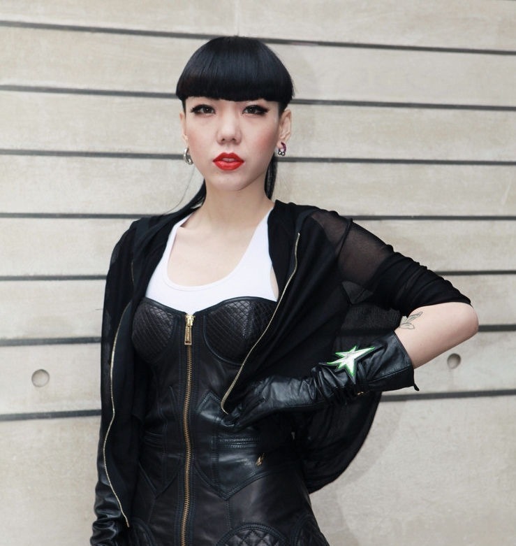 代言费从1.3亿降到小县城商演,只火了这么几年,她得罪了谁