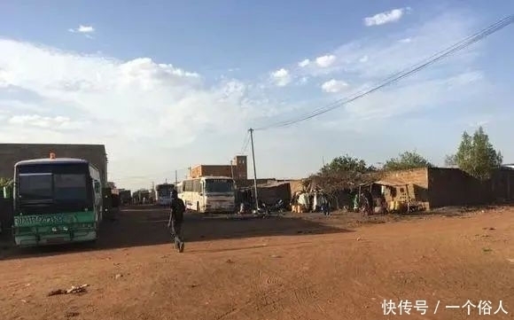 我在非洲的苦逼生活,替老板管黑人,一斤青菜卖40元,牛肉卖8块