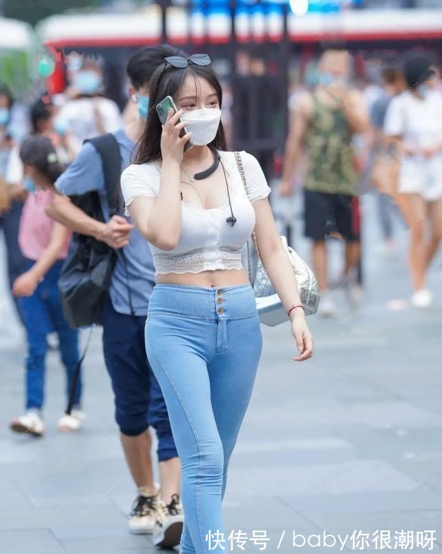 连衣裙 瑜伽裤展示姑娘的优雅,显得和蔼可亲,潮范十足!