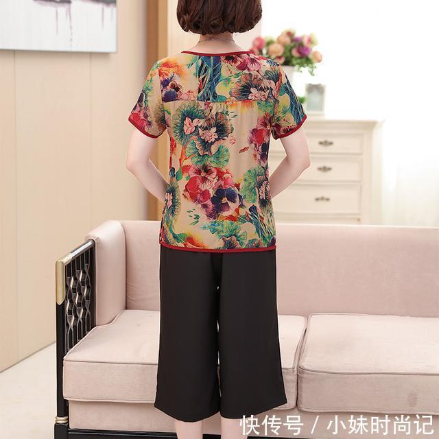 女装|一款优雅时尚的套装,清新减龄,最适合45-65岁的妈妈