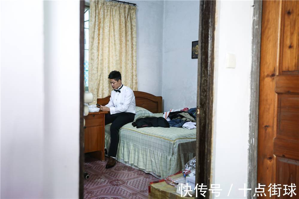 娇妻|苏炳添一家三口贺新春!33岁娇妻太清纯,身家千万依然低调住老房