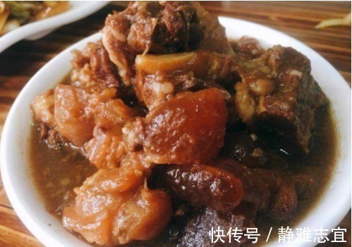 60岁大厨：炖牛肉时，在汤汁里加点它来炖，牛肉快速软烂入味