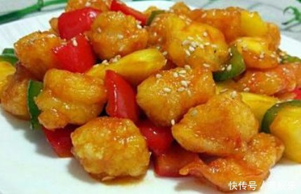  做的”年夜饭“最抢手的一道菜，大孩子小孩子围在一起，团团圆圆