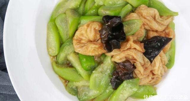 油面筋|这种新鲜多汁的甜瓜,简单的炒一下,甜软,好吃