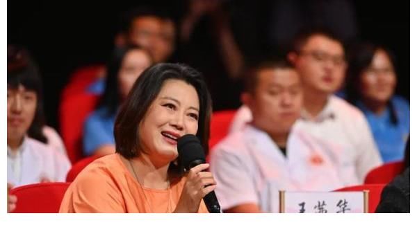 丰收联欢会|《星光大道》唱响“丰收联欢会”