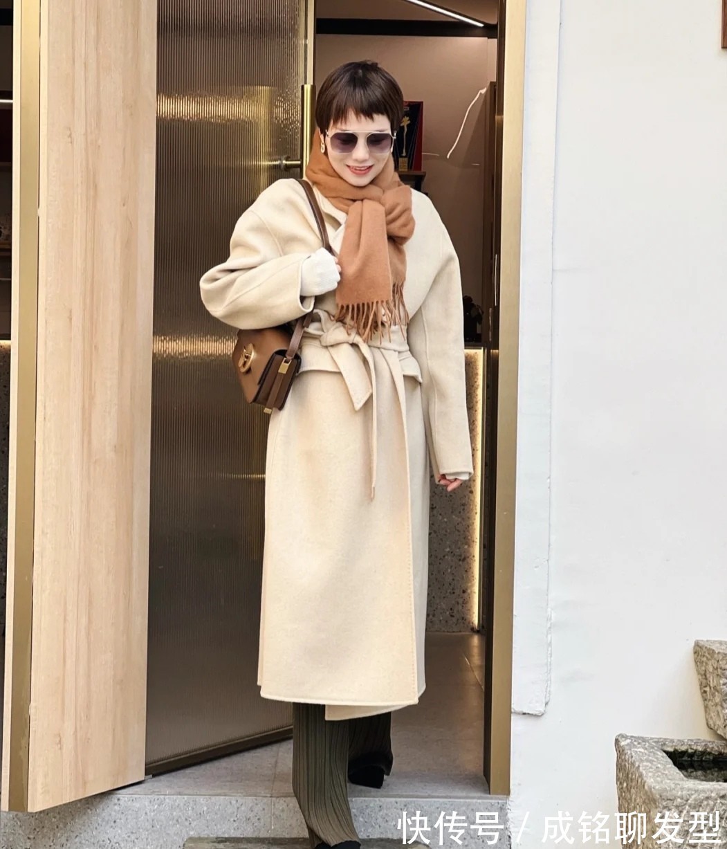 长大衣 终于找到适合五六十岁妈妈们的入冬穿搭!保暖又洋气,显瘦有气质
