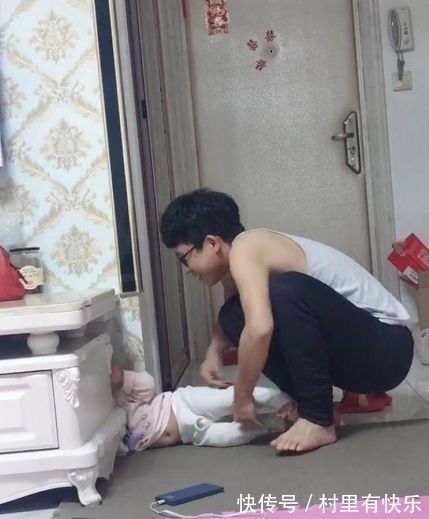 那一刻|“掏娃奶爸”火了,宝宝被掏出来的那一刻,网友:这是养着玩呢?