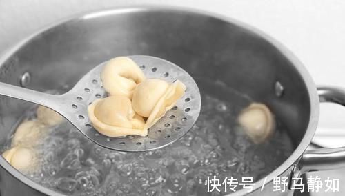 好吃|煮饺子,最忌水开直接下锅煮,牢记4点,饺子劲道好吃不破皮