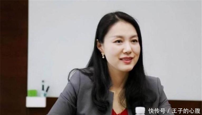 北大美女教授史蛟开课时座无虚席，34岁未婚学生很焦虑