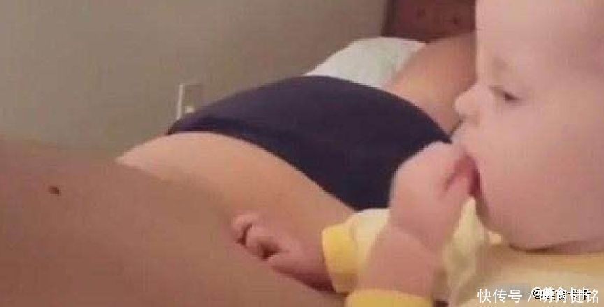 好吃|宝爸在睡觉,宝宝发现了“好吃的”,随后的动作乐坏了妈妈