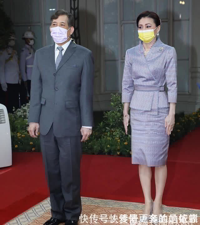 造型|苏提达和泰王最新卡通漫画出炉!帝后果然配,王后收腰蓝裙好高贵