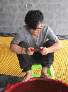 |搞笑GIF:当时就吓懵了 不是说好的只是洗澡吗