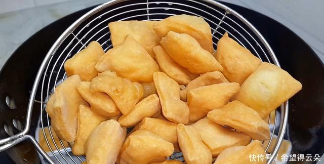 小零食|面粉这样做太神奇了,加3个鸡蛋,个个焦脆香甜,一口一个真过瘾