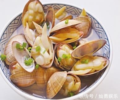不用|蛤蜊不用炒,放入水中煮,只加盐一种调味料,肥嫩多汁,鲜到吮指