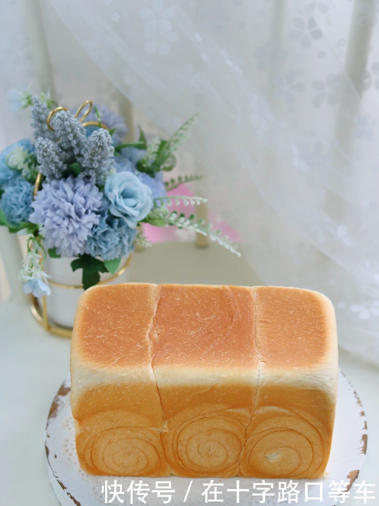 面团|自制吐司不好吃?试试此方法,1次发酵简单省事,奶香十足又美味