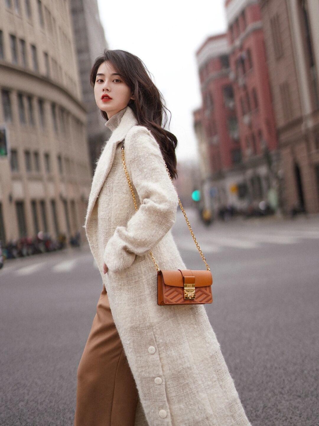 燕麦色 气质女人冬天都爱穿这些“大衣”,保暖又温柔,这个冬季谁穿谁美