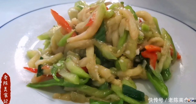 1个茄子,3个辣椒,教你茄子不发黑不油腻的做法,香辣可口下饭