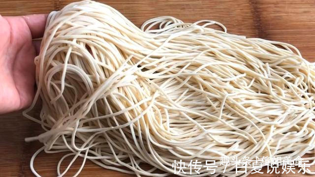 面条最过瘾的吃法，我家早餐隔3差5做，一大锅不够吃，太香了