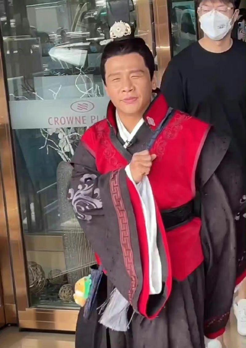 诸葛亮|春游家族COS三国人物!杨洋化身潇洒诸葛亮!关晓彤古装相获好评