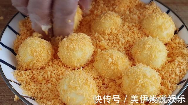 面团|土豆最香的做法，做法简单无难度，一做一大盘不够吃，太解馋了