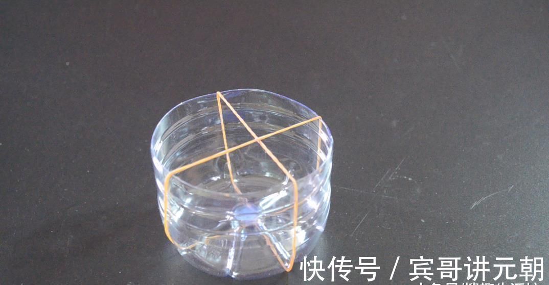 塑料瓶|橡皮筋绑在塑料瓶上太厉害了, 解决了很多家庭的烦恼, 看完赶紧试试