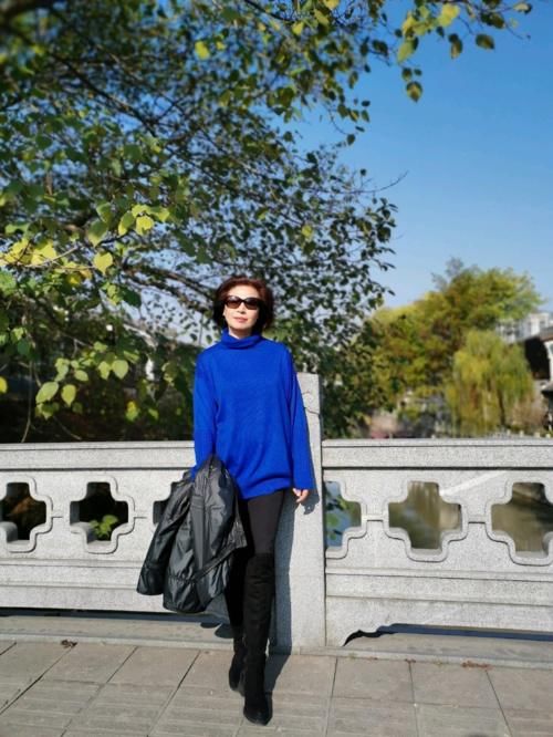 讲真，穿衣就服这些50＋的女人！她们的日系色彩穿搭，优雅气质