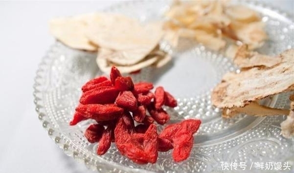 免疫力|黄芪和它“天生一对”,经常泡水喝,排毒养肝,血栓悄悄溜走