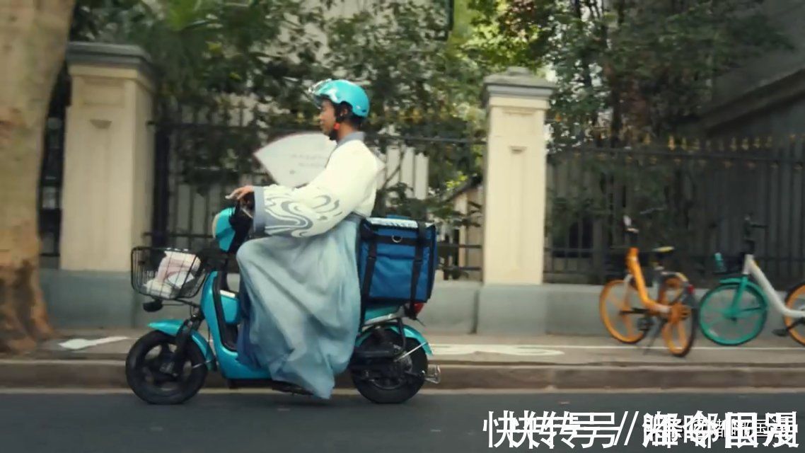 什么梗&拿“穿汉服骑电车送外卖”来表现汉服自由,这广告怎么想的?