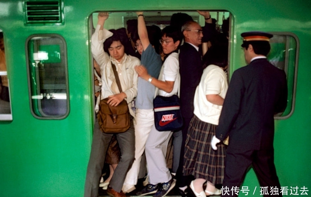 老年|【绝版老照片】1985年日本东京新宿,相当繁华,城市猎人的取景地!