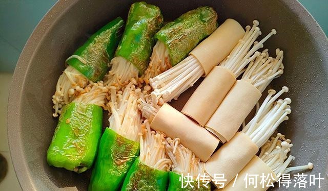 食材|这几样食材一串一卷，煸一煸淋上酱汁煮2分钟，好吃到停不了筷子！