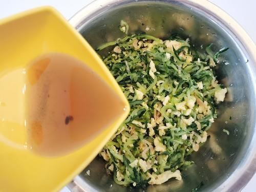 入秋后,韭菜靠边站,用它包饺子更鲜,营养健胃促消化,身体好